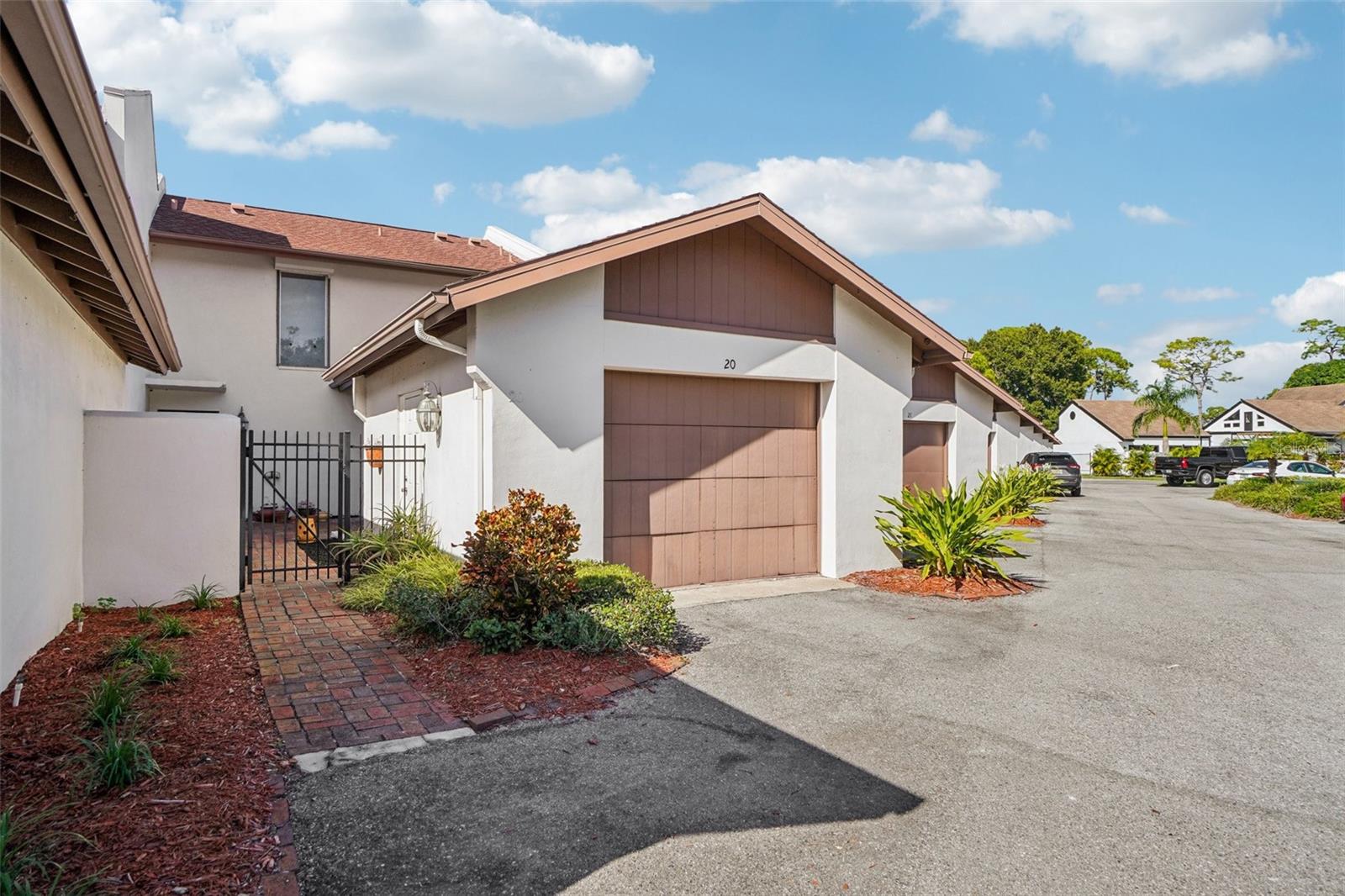 TOWNHOUSES OF BARDMOOR - Residential