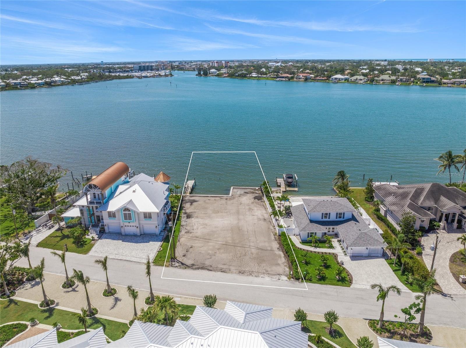 325 SUNRISE DRIVE