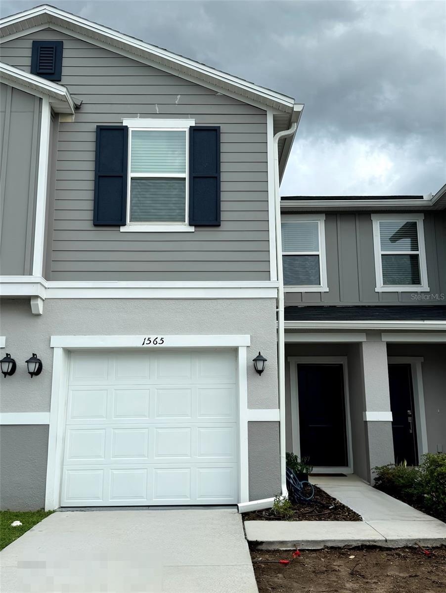 Step into comfort and convenience with this beautifully maintained 3-bedroom, 2/1-bathroom. Townhome located in Davenport, FL.Situated right off Highway 27, near the border of Davenport and Clermont, this townhome offers quick access to I-4 and US-192, making it easy to commute or enjoy everything Central Florida Inside, you’ll find an open floor plan with plenty of natural light, and a large living area perfect for relaxing or entertaining. The kitchen features stainless steel appliances, ample cabinet space, and a cozy dining nook.