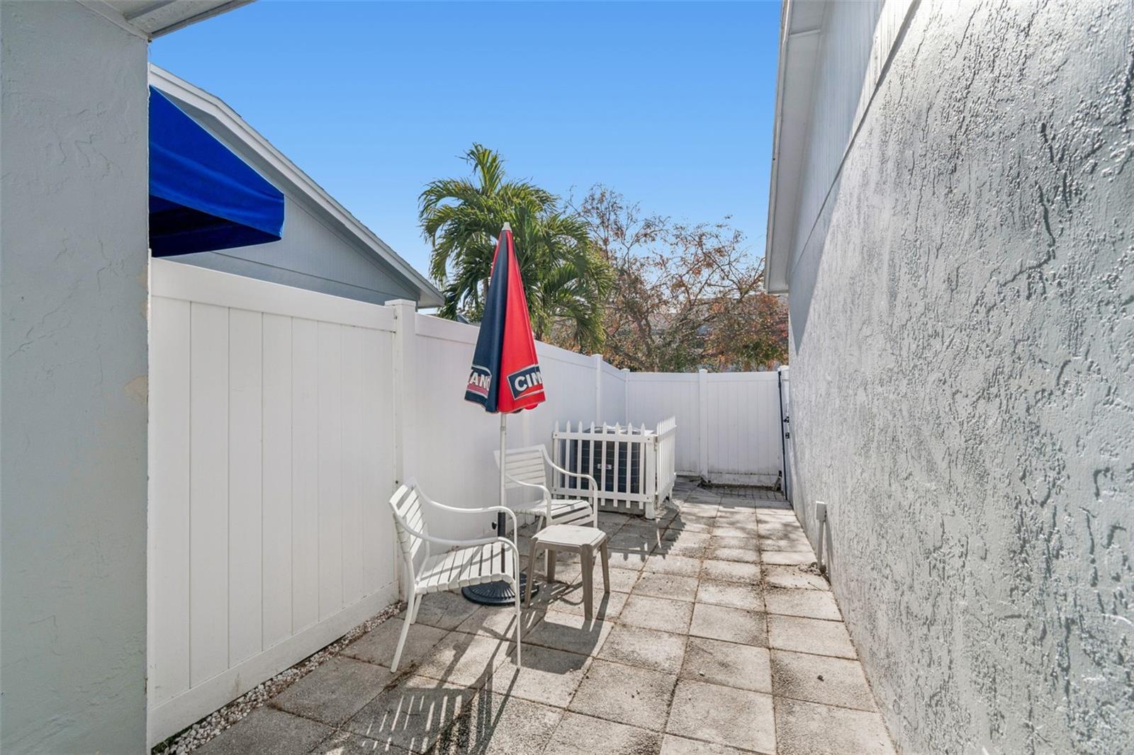 BERKELEY TWNHMS - Residential