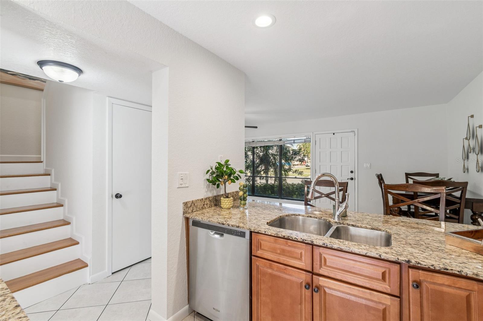 BERKELEY TWNHMS - Residential