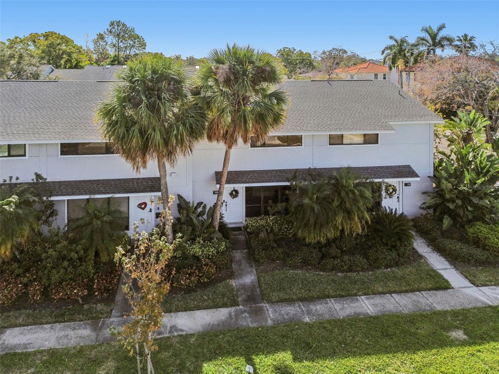 BERKELEY TWNHMS - Residential