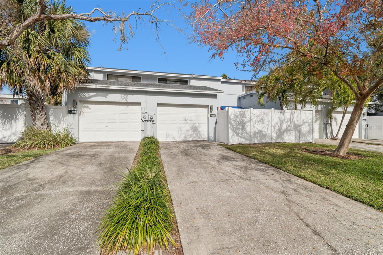 BERKELEY TWNHMS - Residential