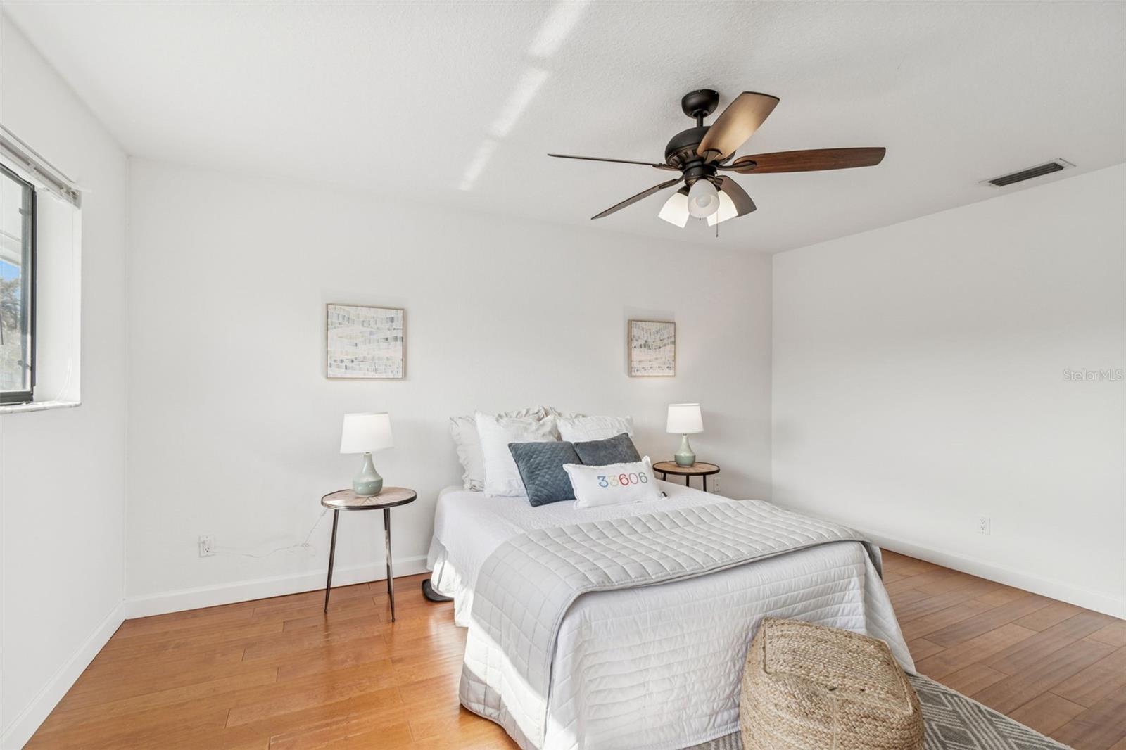 BERKELEY TWNHMS - Residential