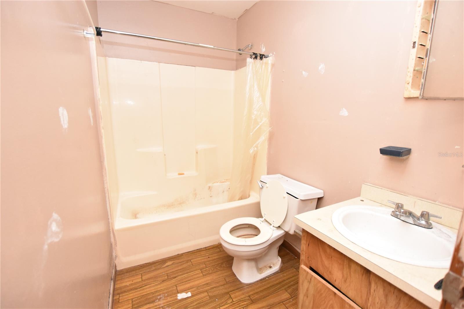 LAKEWOOD PARK - Residential Income