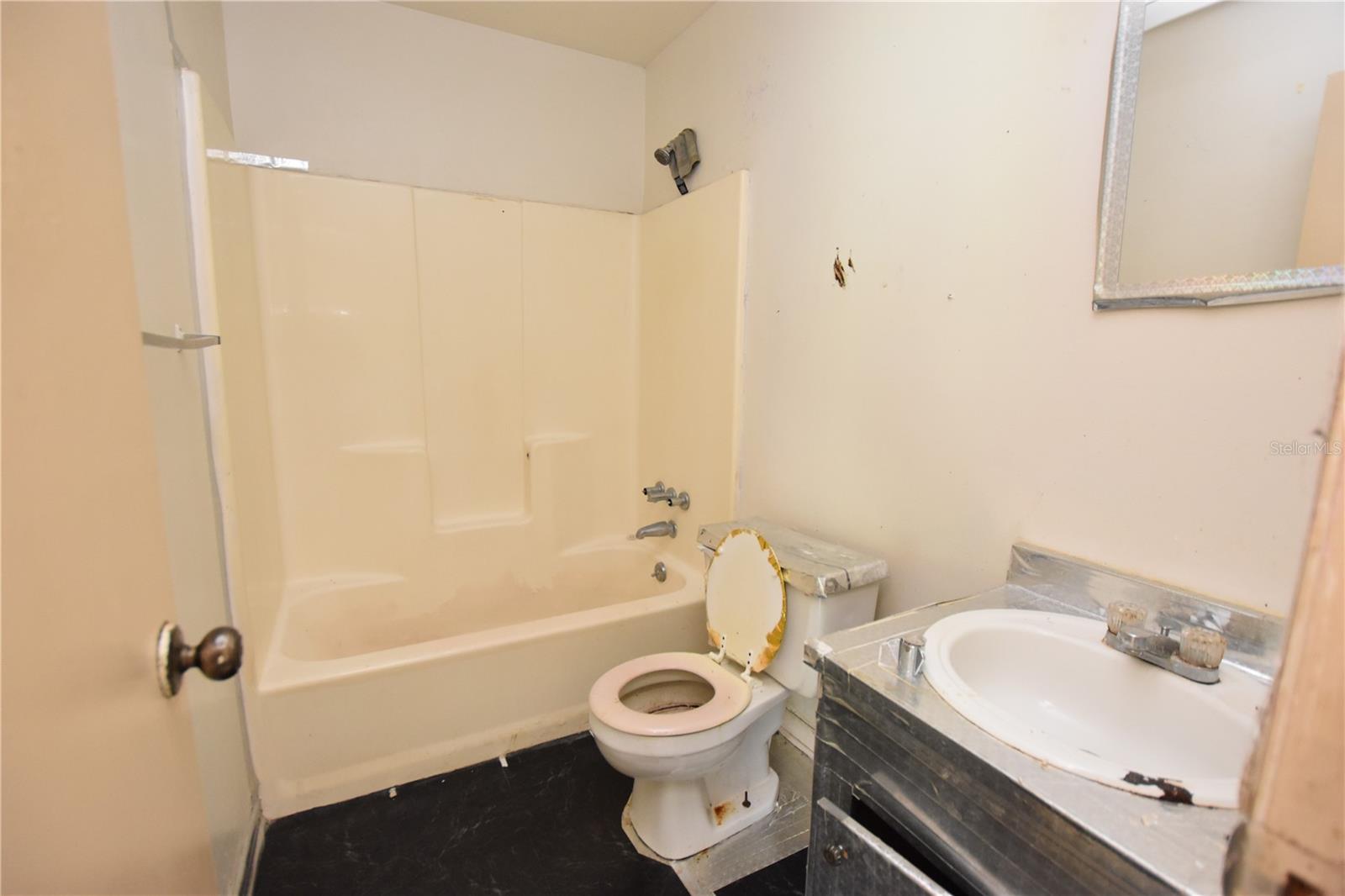 LAKEWOOD PARK - Residential Income