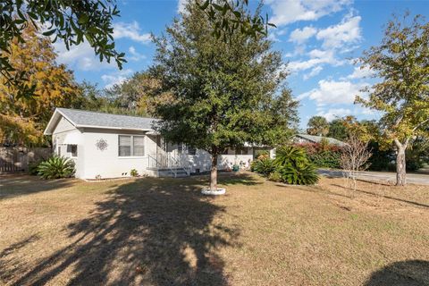 A home in DEBARY