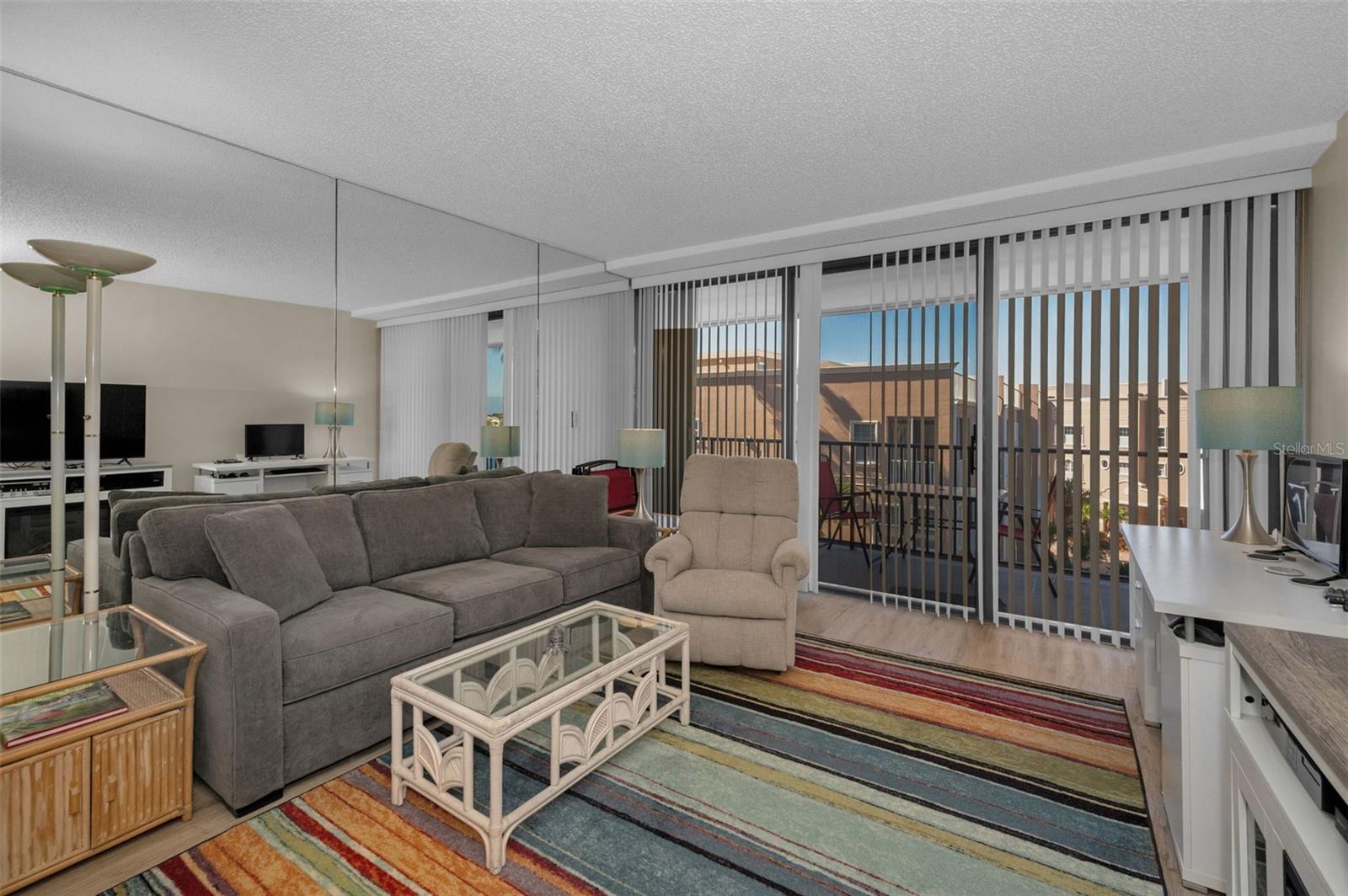 MEDITERRANEAN MANORS - Residential