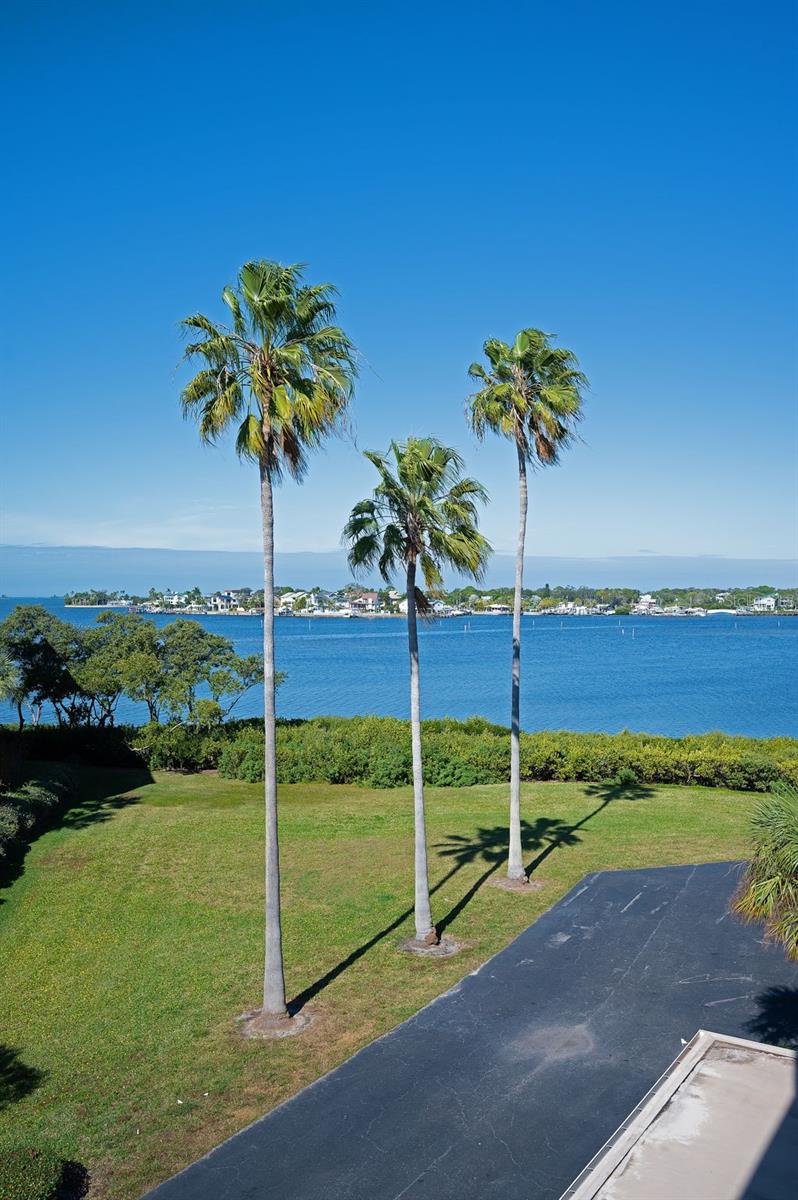 MEDITERRANEAN MANORS - Residential