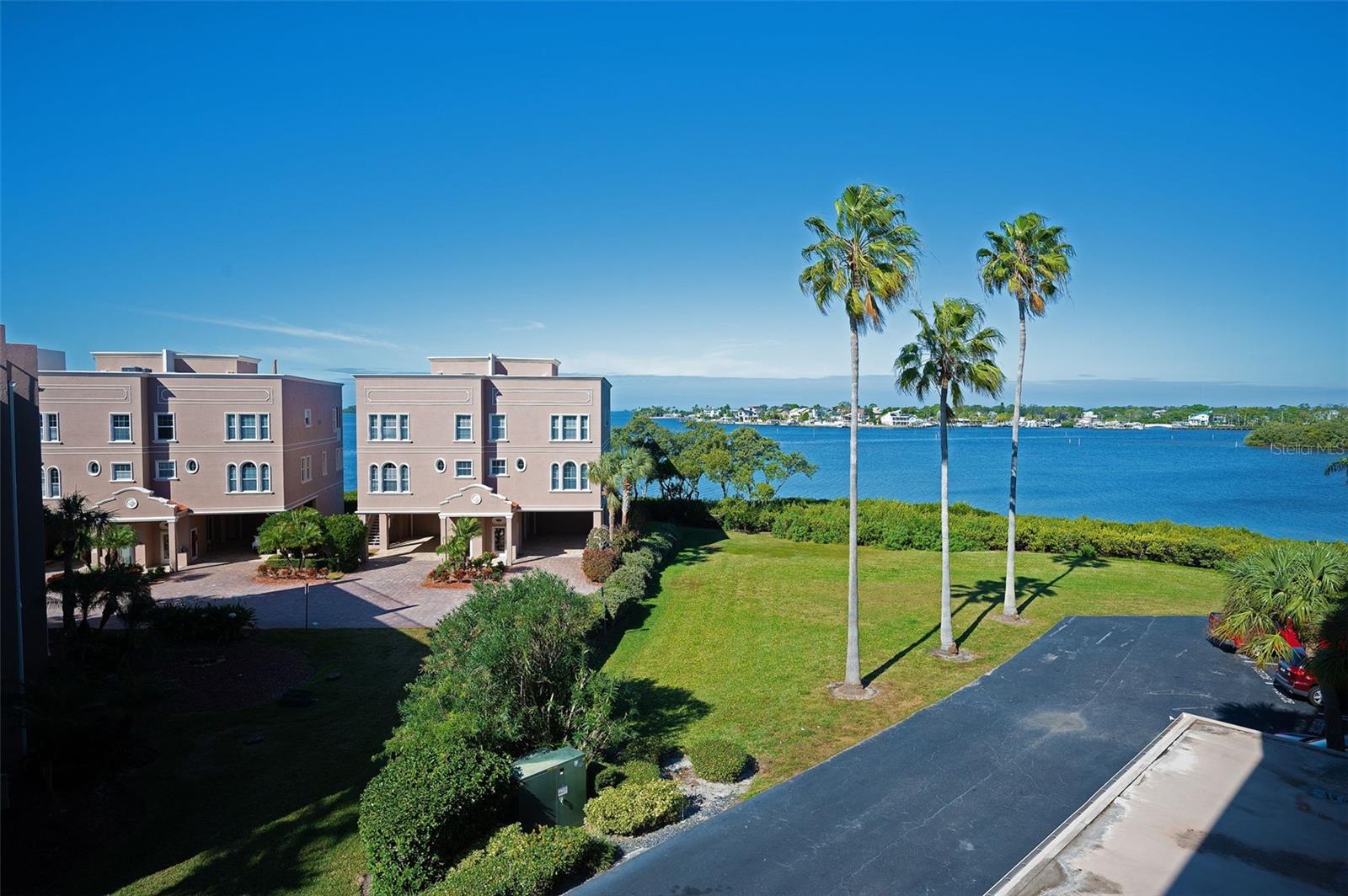 MEDITERRANEAN MANORS - Residential