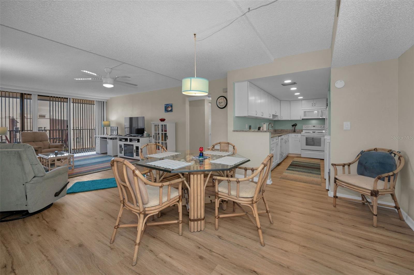 MEDITERRANEAN MANORS - Residential