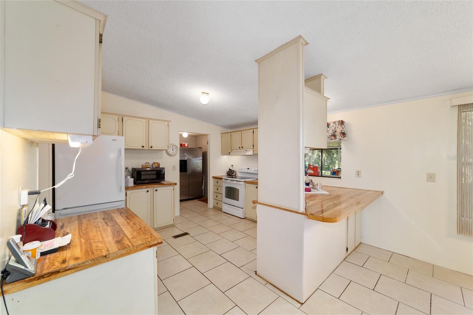 ROLLING OAKS MINI RANCHES - Residential