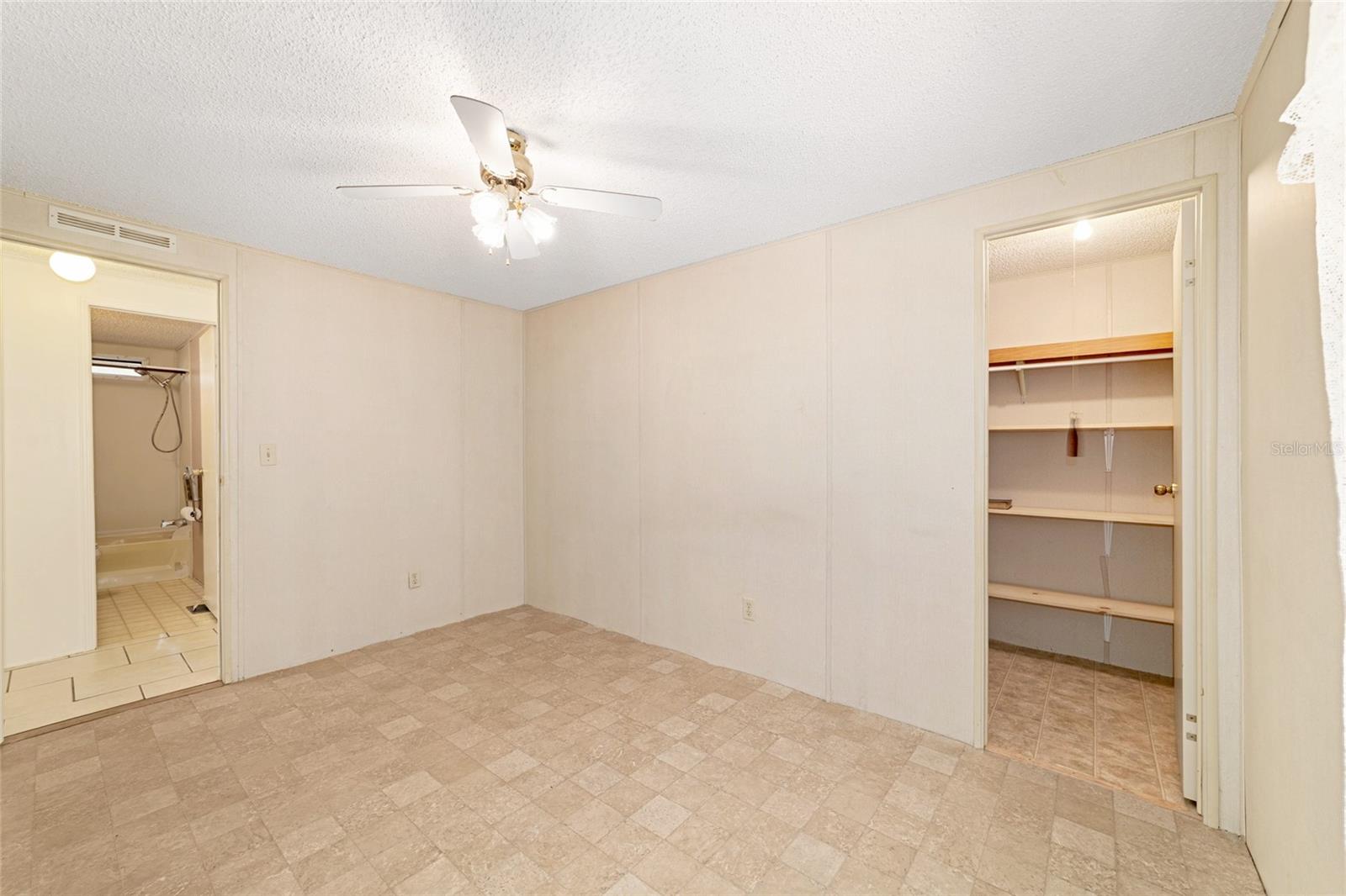 ROLLING OAKS MINI RANCHES - Residential