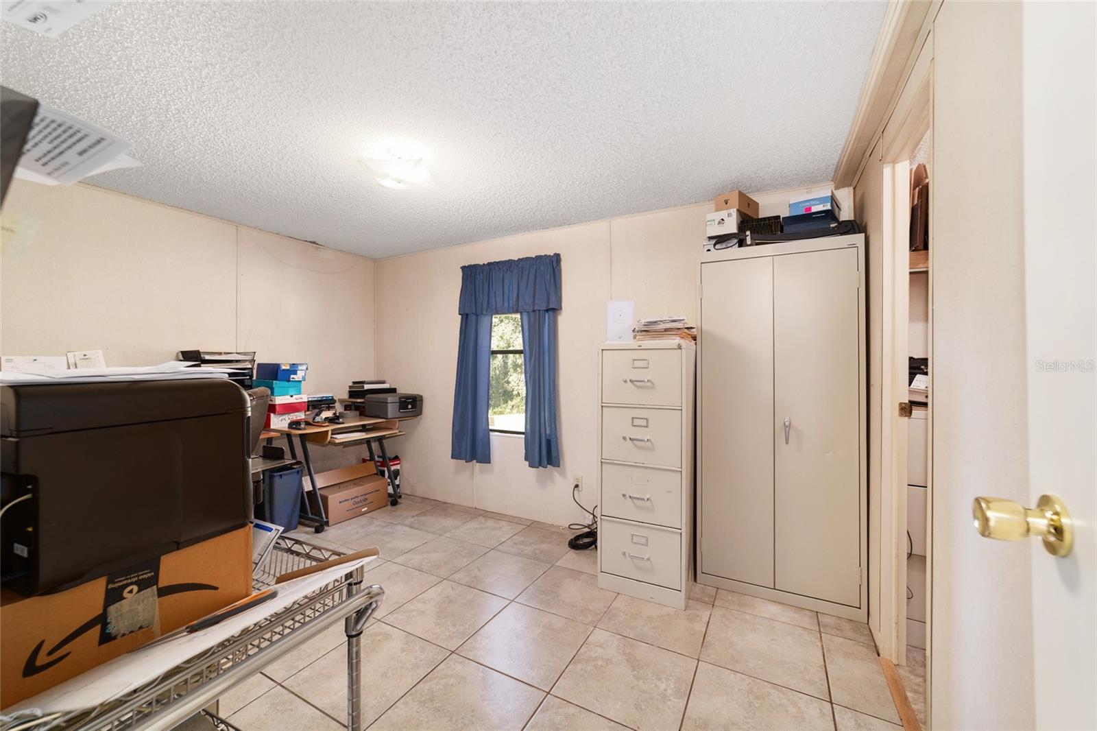 ROLLING OAKS MINI RANCHES - Residential