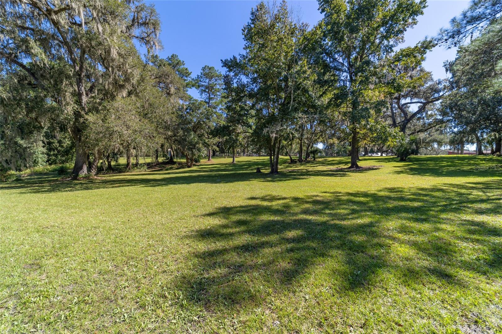 ROLLING OAKS MINI RANCHES - Residential