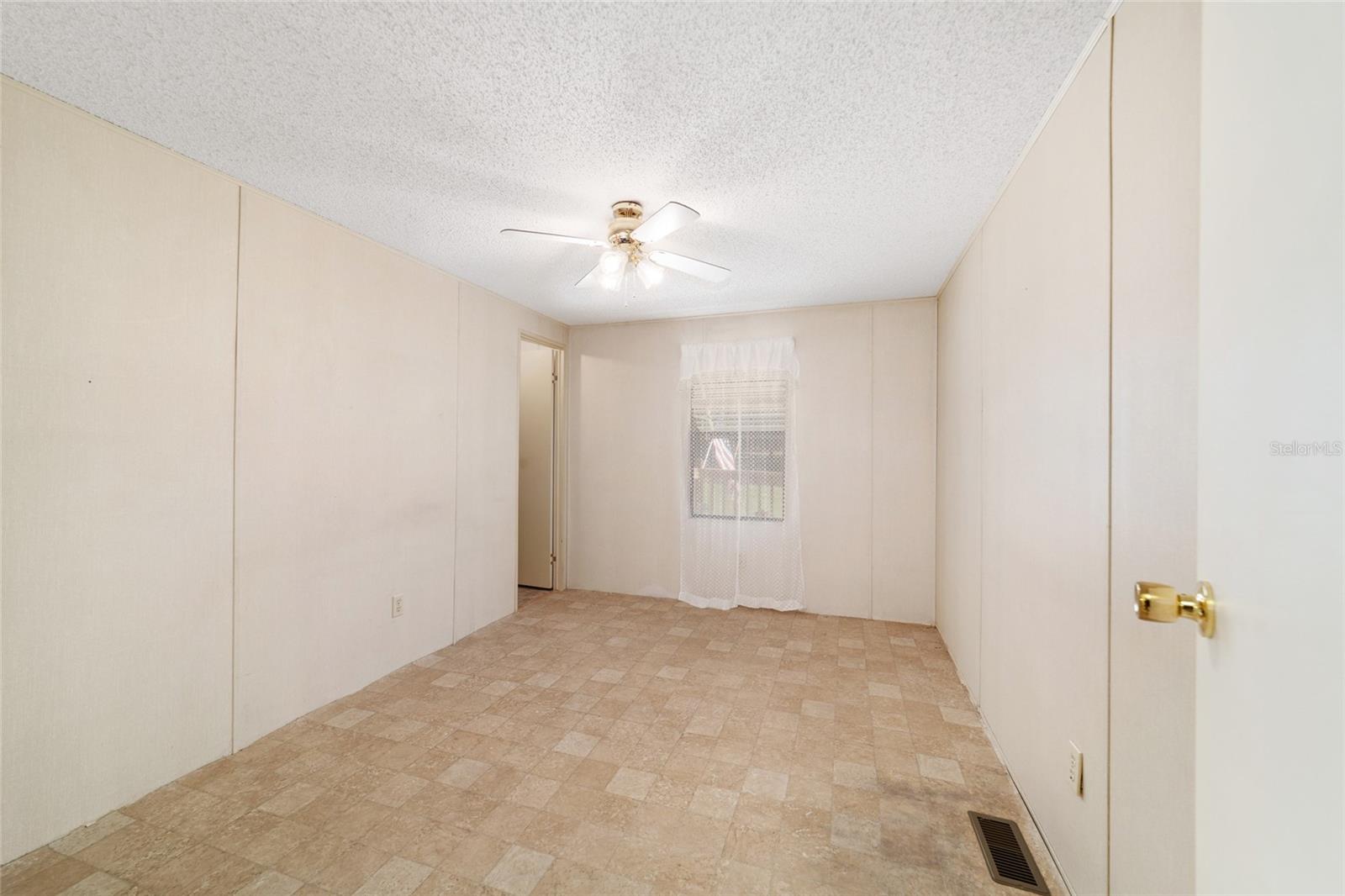 ROLLING OAKS MINI RANCHES - Residential