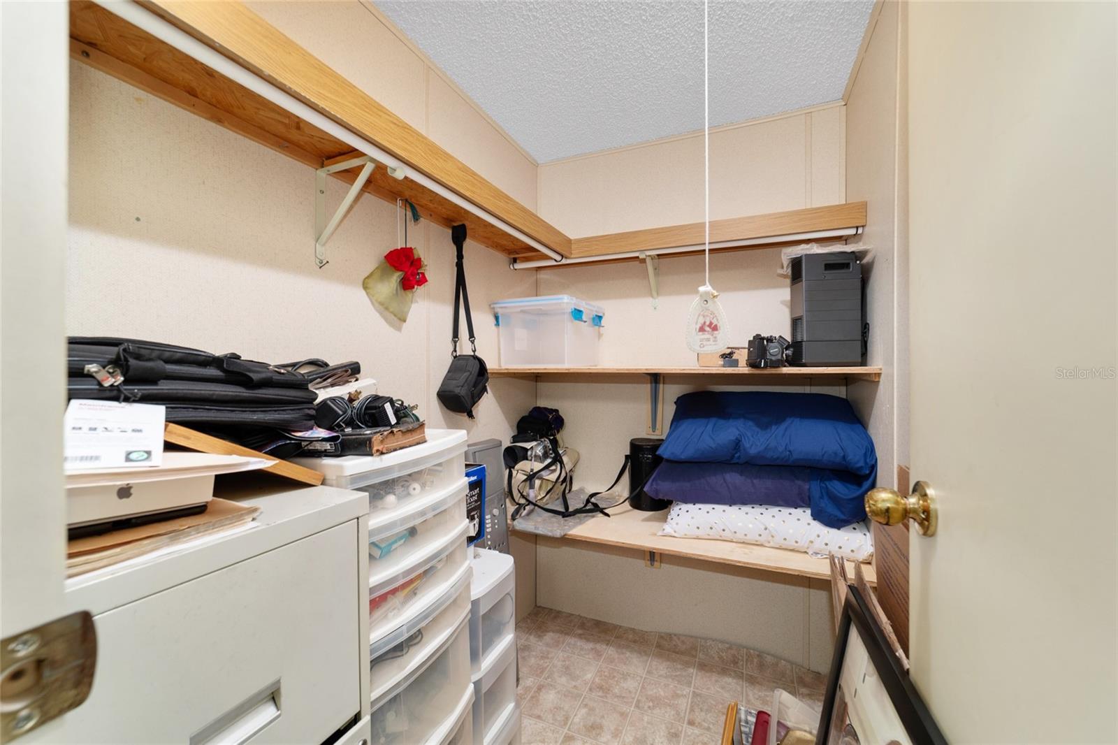 ROLLING OAKS MINI RANCHES - Residential