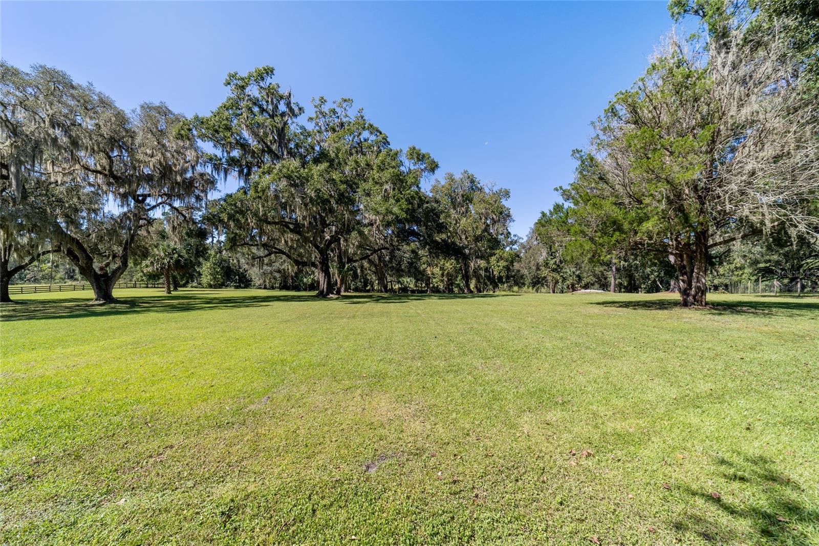 ROLLING OAKS MINI RANCHES - Residential