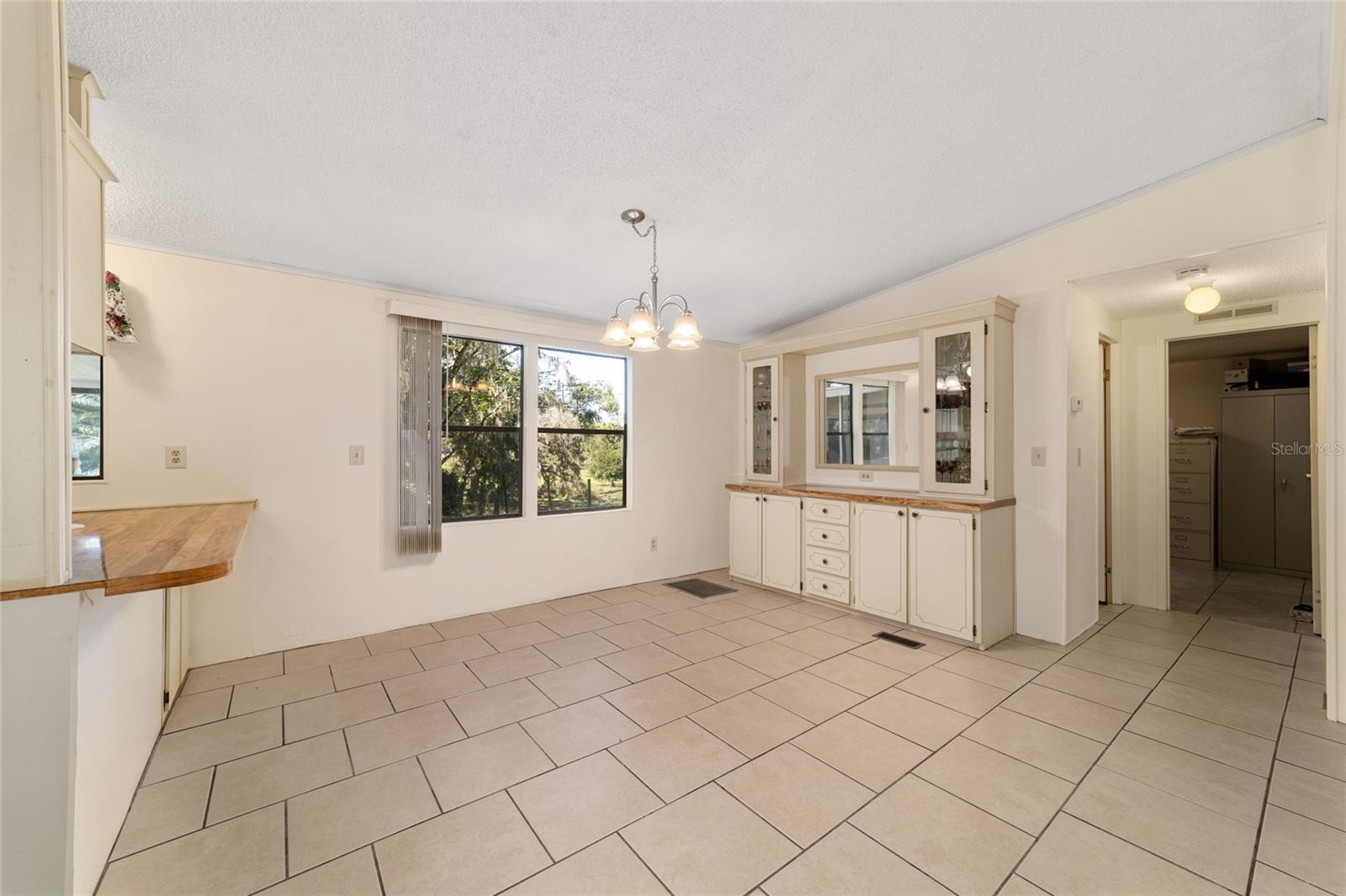 ROLLING OAKS MINI RANCHES - Residential