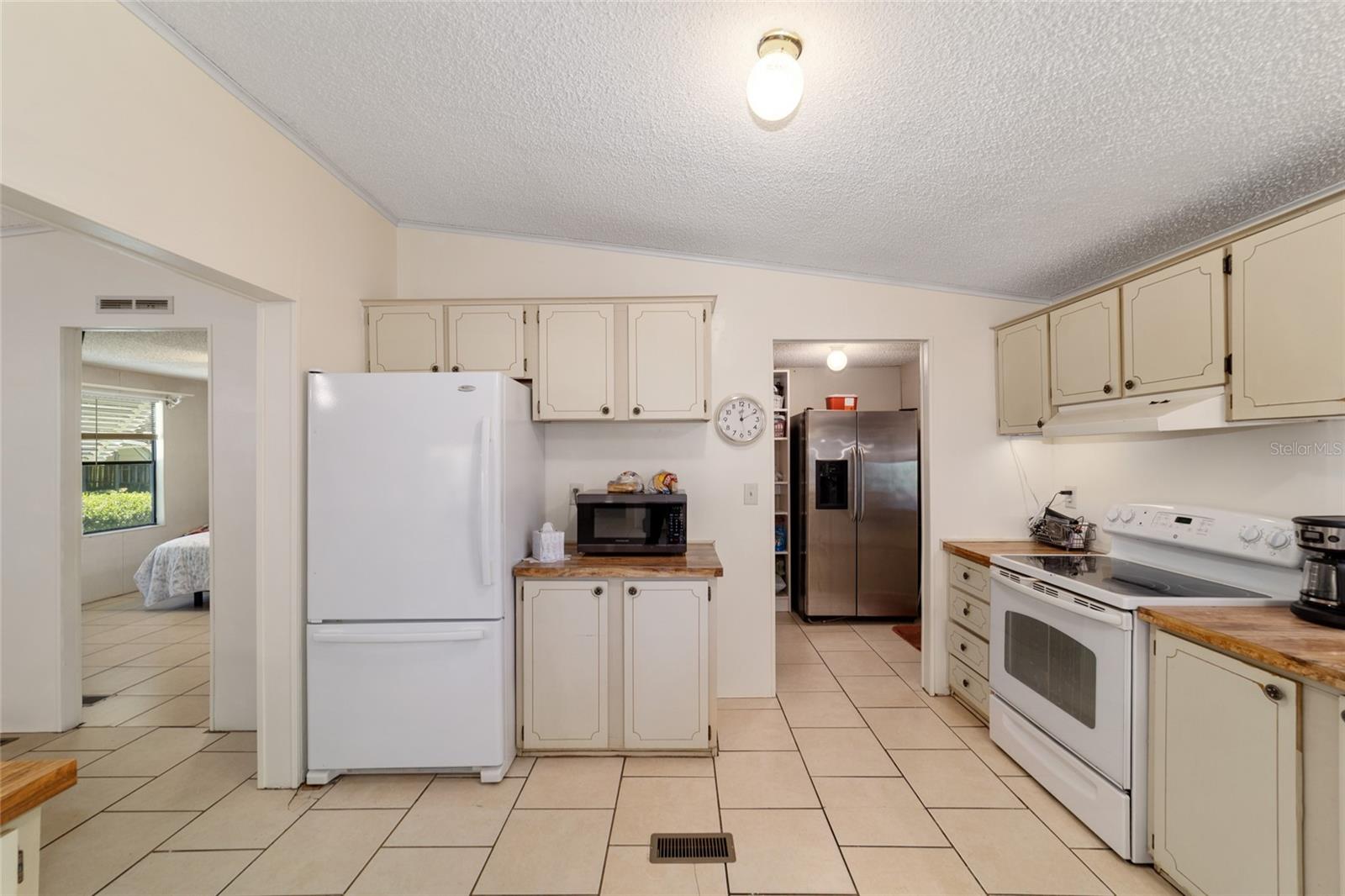 ROLLING OAKS MINI RANCHES - Residential