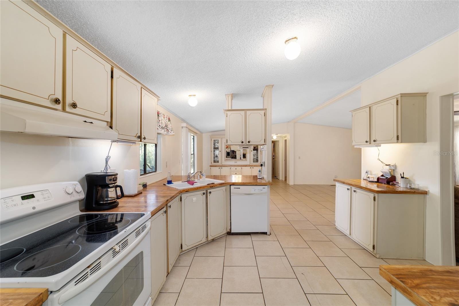 ROLLING OAKS MINI RANCHES - Residential