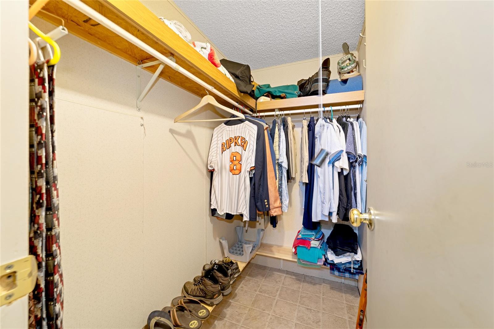 ROLLING OAKS MINI RANCHES - Residential