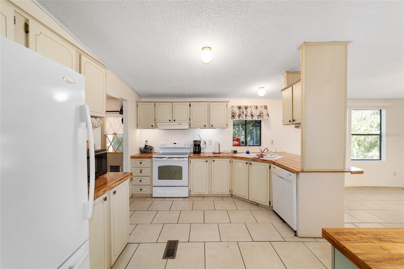 ROLLING OAKS MINI RANCHES - Residential