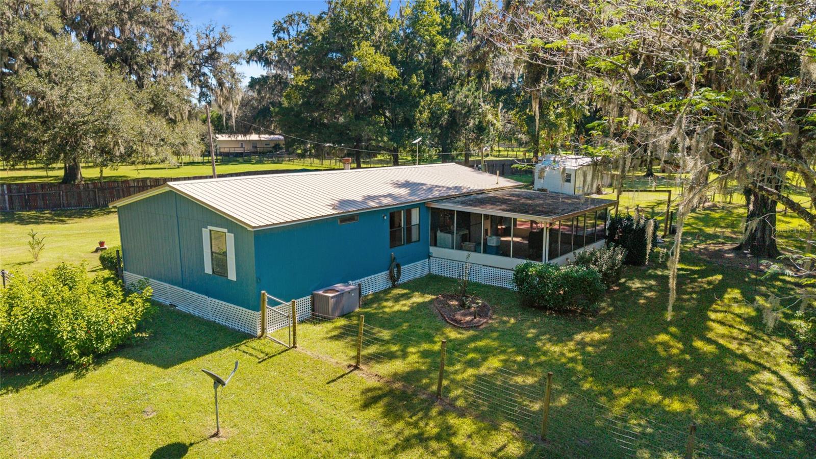 ROLLING OAKS MINI RANCHES - Residential