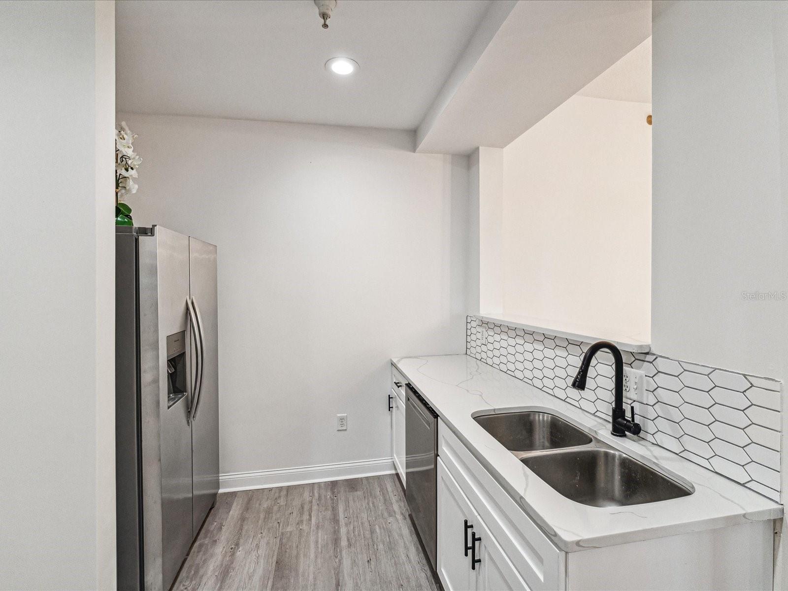 HOTEL DETROIT CONDO THE - Residential Lease