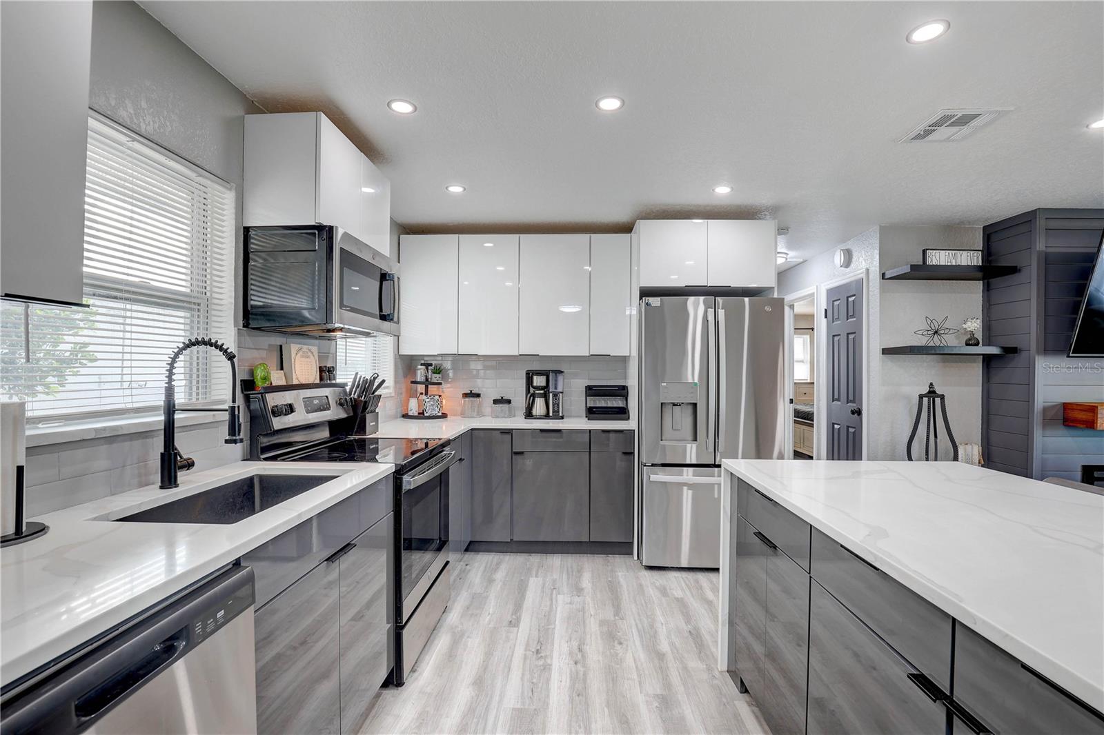 RIDGEWOOD GROVES - Residential