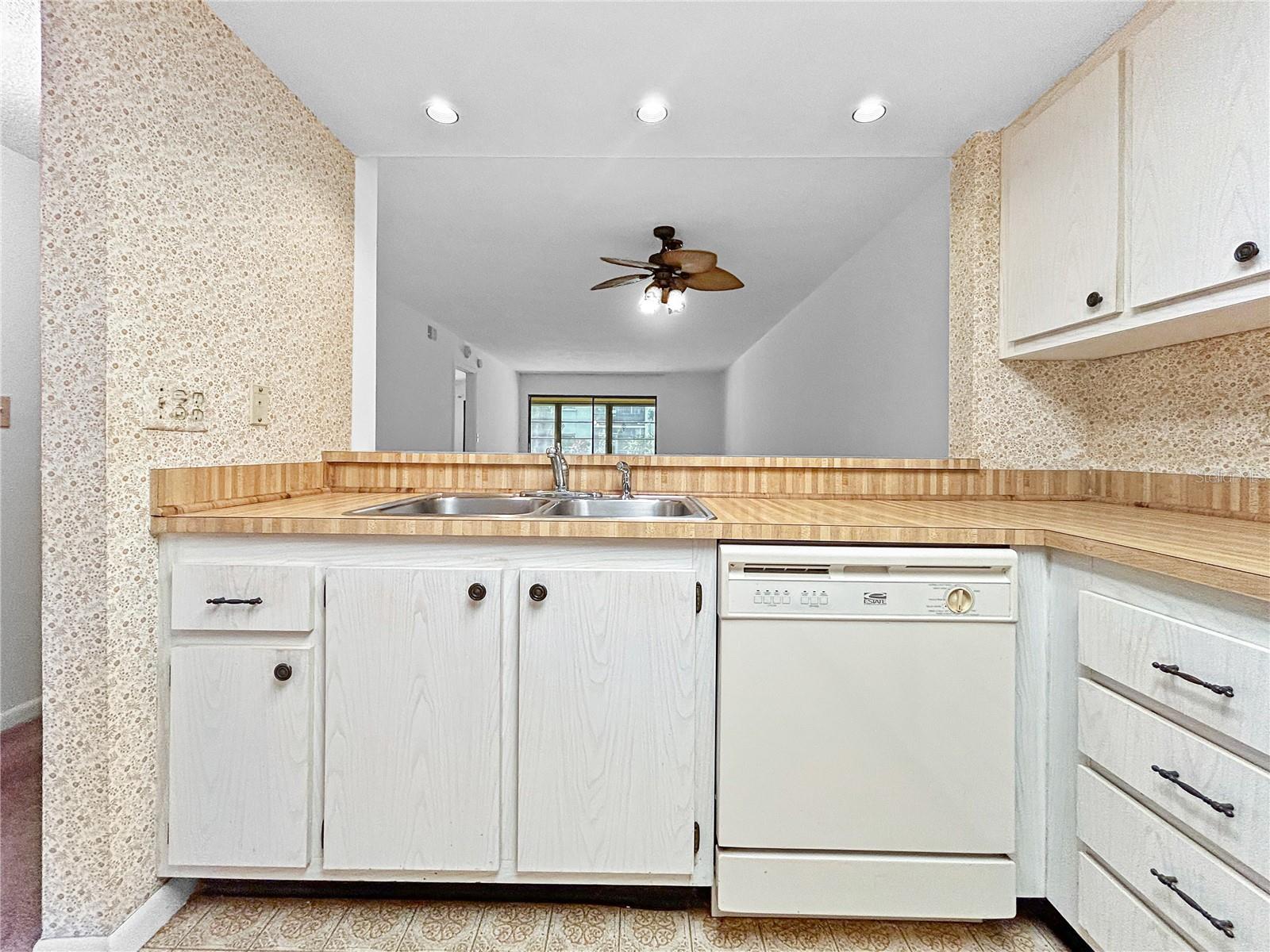 11485 OAKHURST ROAD A102