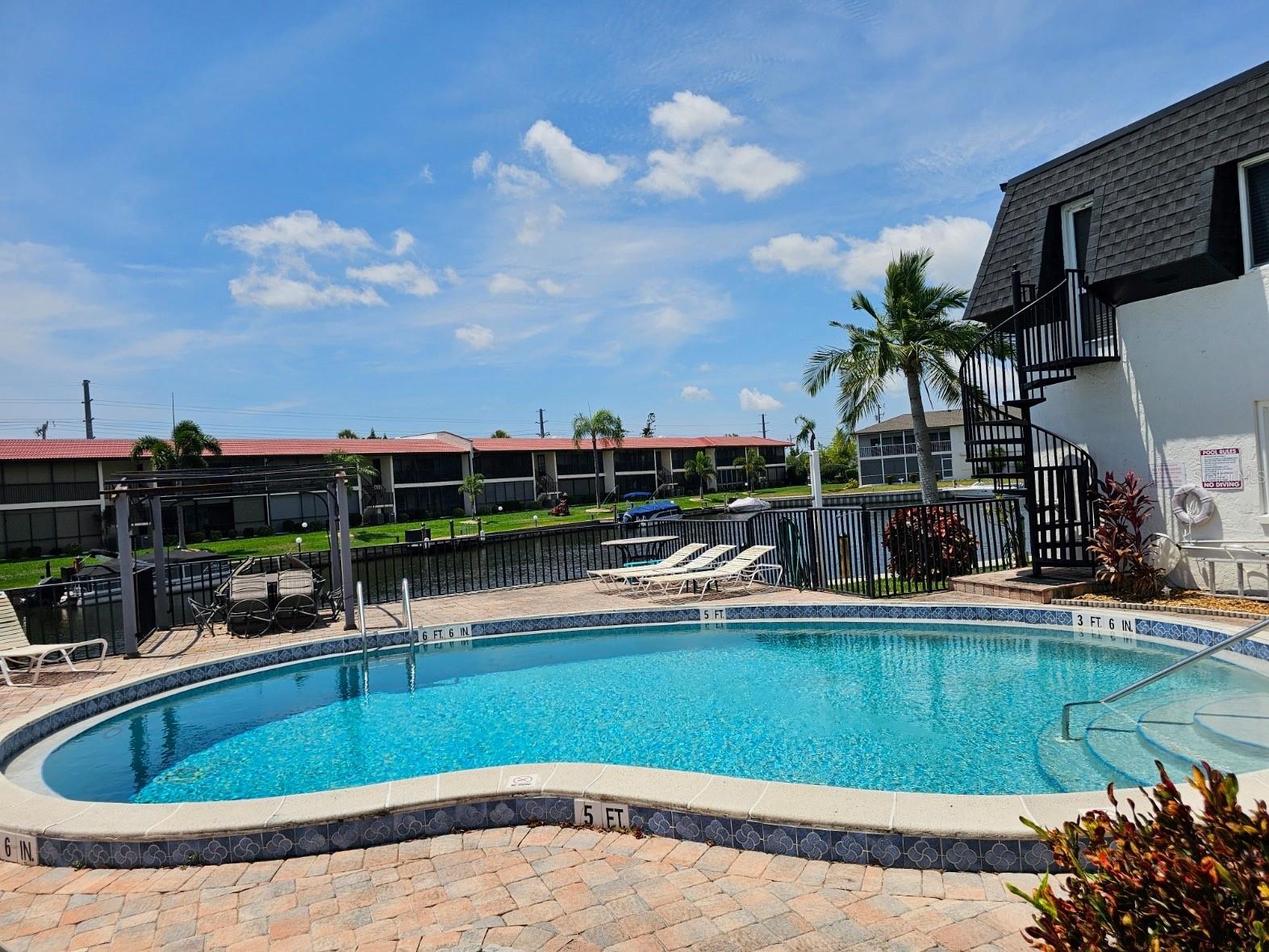 VERSAILLES CONDO - Residential