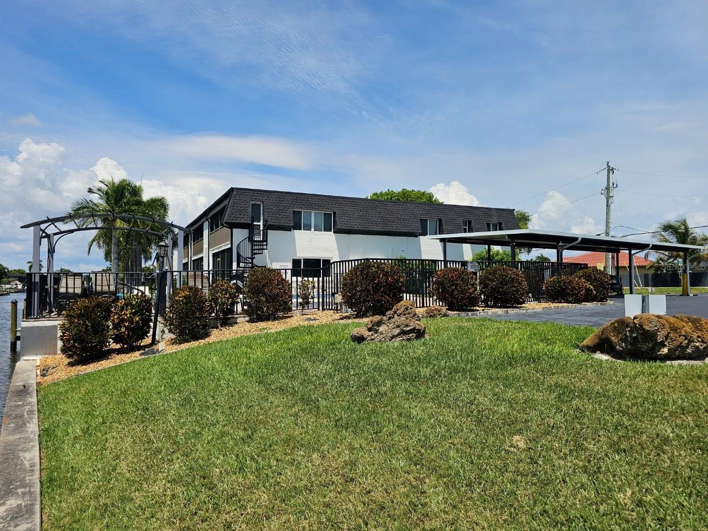 VERSAILLES CONDO - Residential
