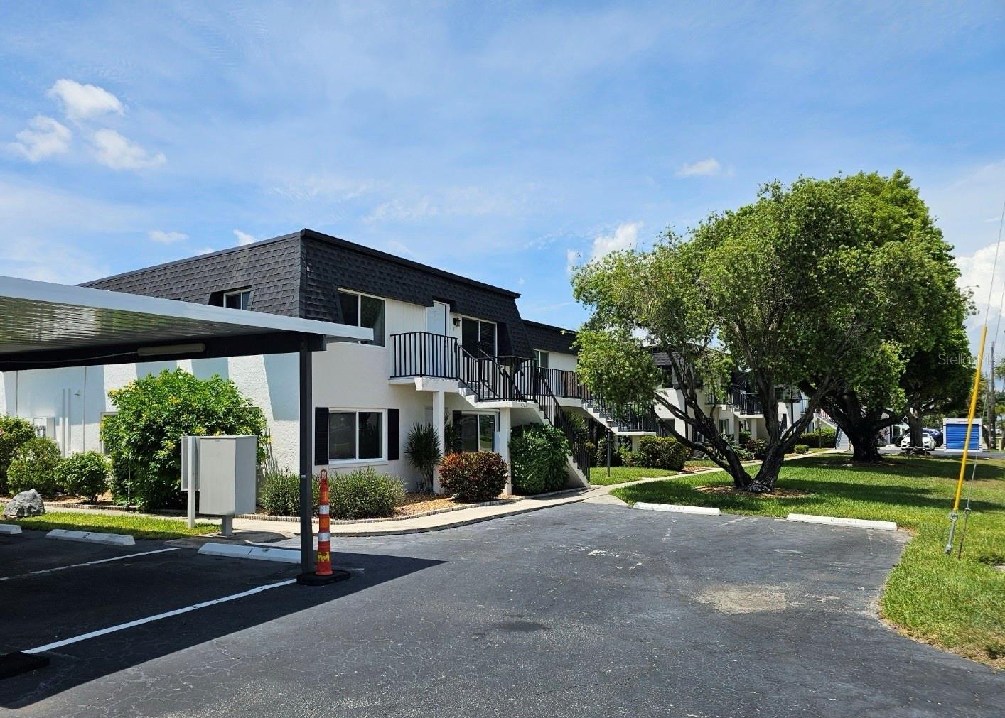 VERSAILLES CONDO - Residential