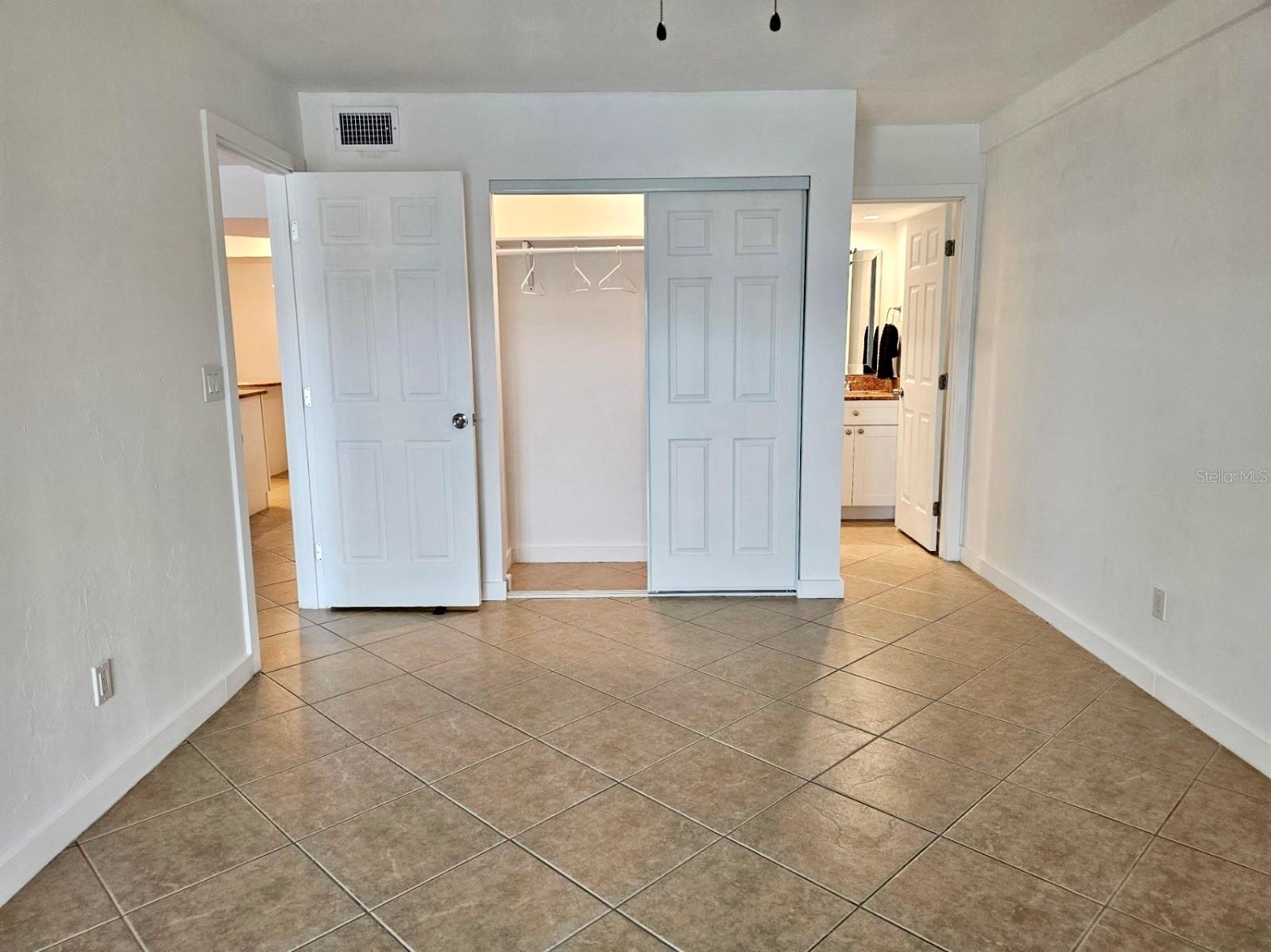 VERSAILLES CONDO - Residential