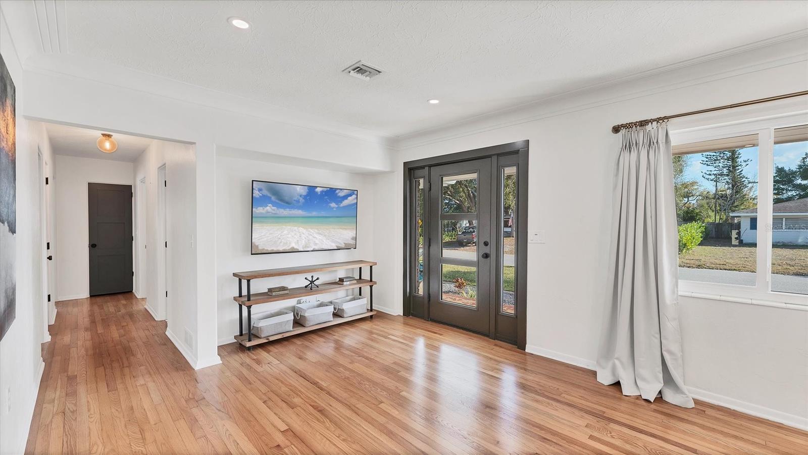 SOUTH GATE - Residential