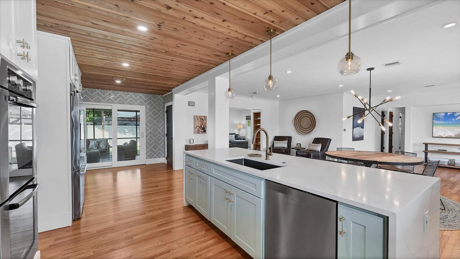 SOUTH GATE - Residential