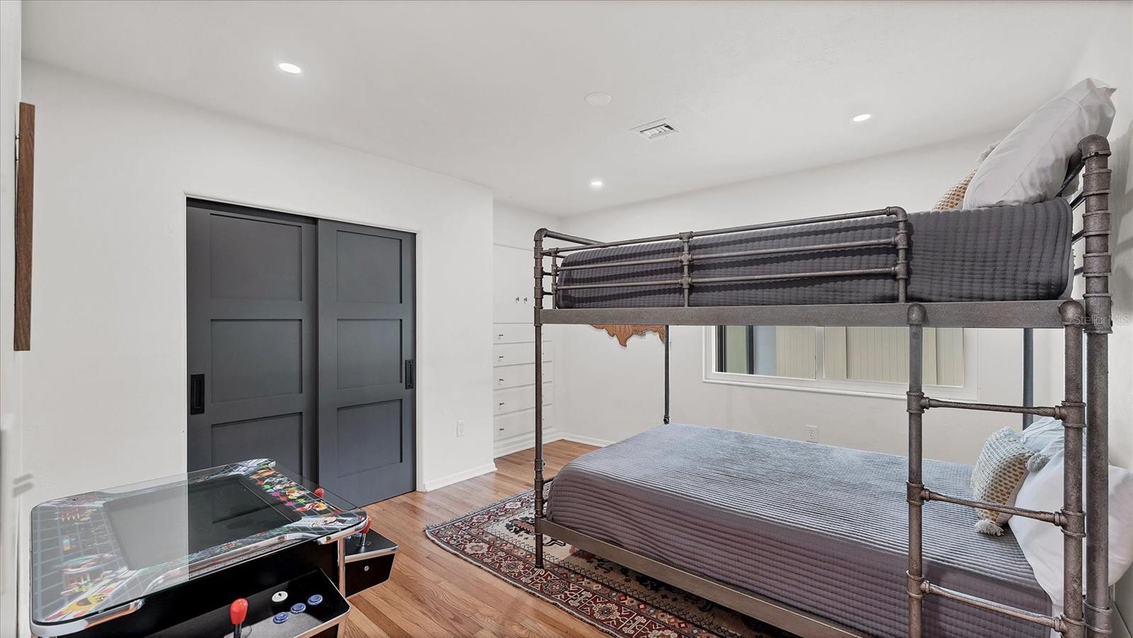 SOUTH GATE - Residential