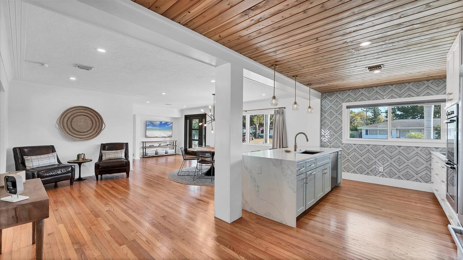 SOUTH GATE - Residential