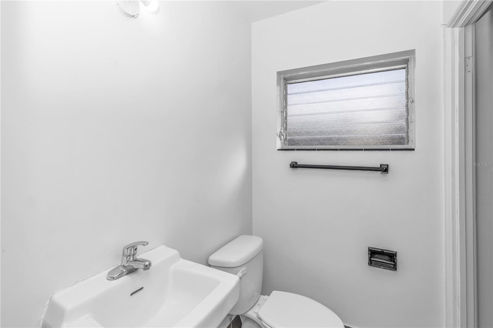 PINE HILLS PARK SUB - Residential Lease