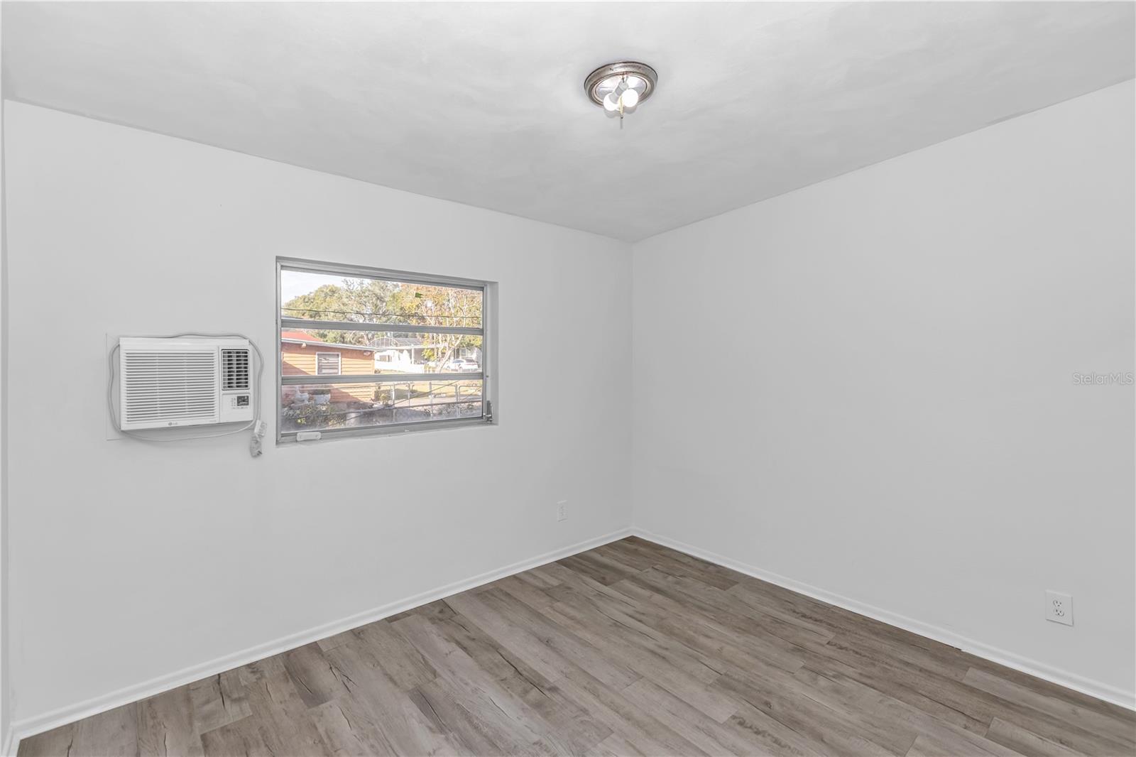 PINE HILLS PARK SUB - Residential Lease