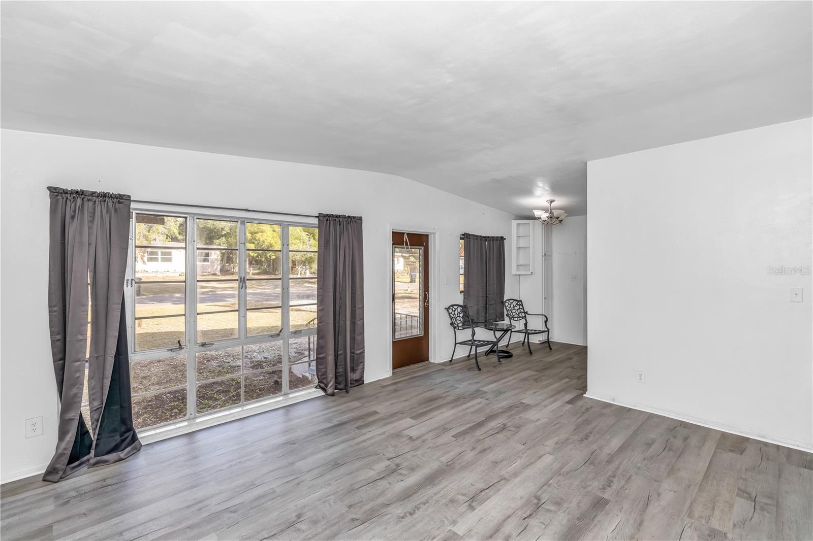 PINE HILLS PARK SUB - Residential Lease