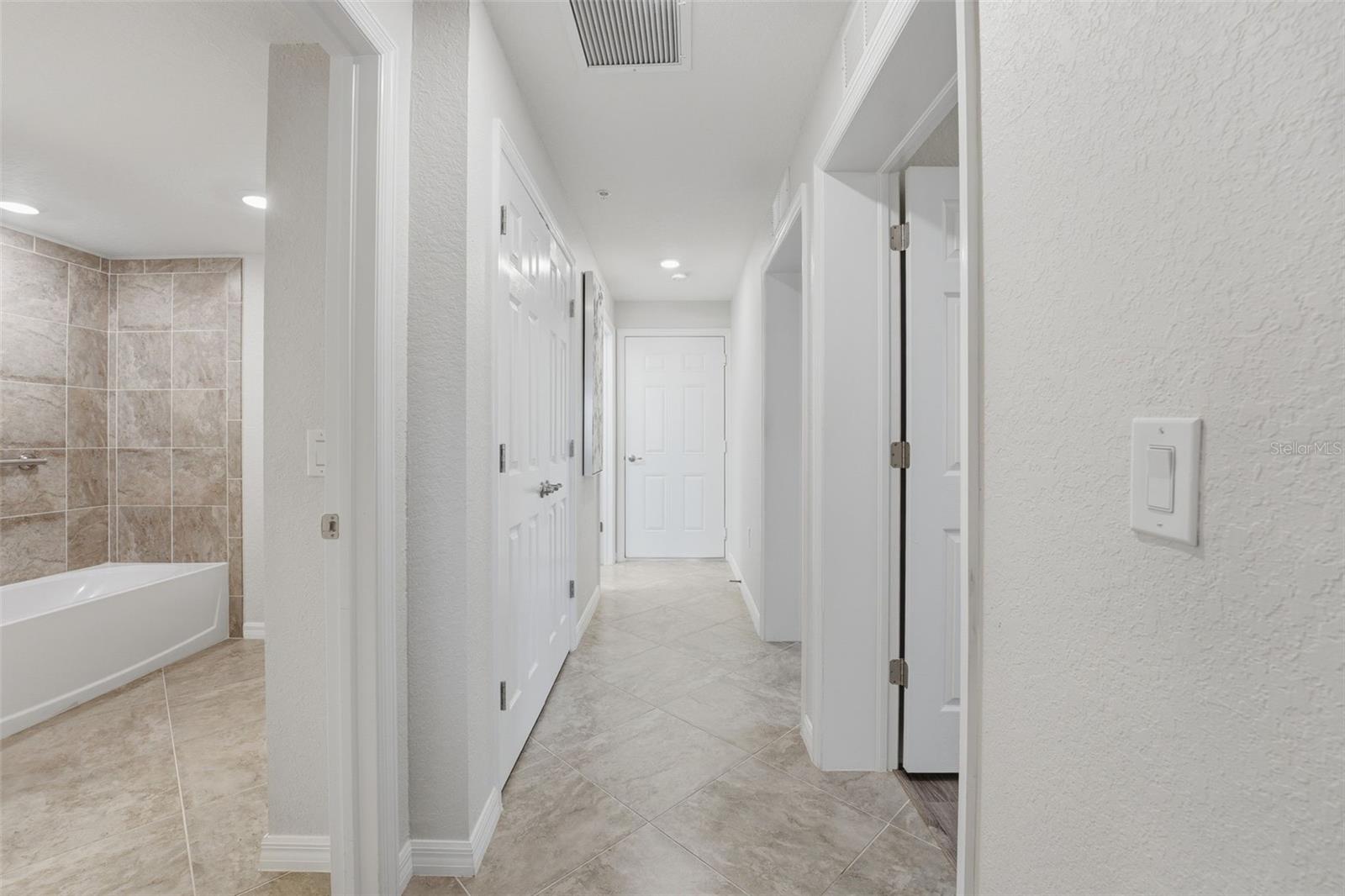 SARASOTA NATIONAL - Residential