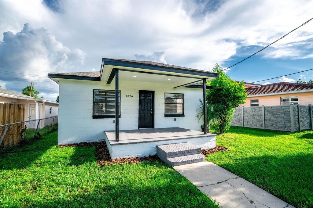 Photo of 1326 W Nassau Street, Tampa, FL 33607 (MLS # TB8418731)