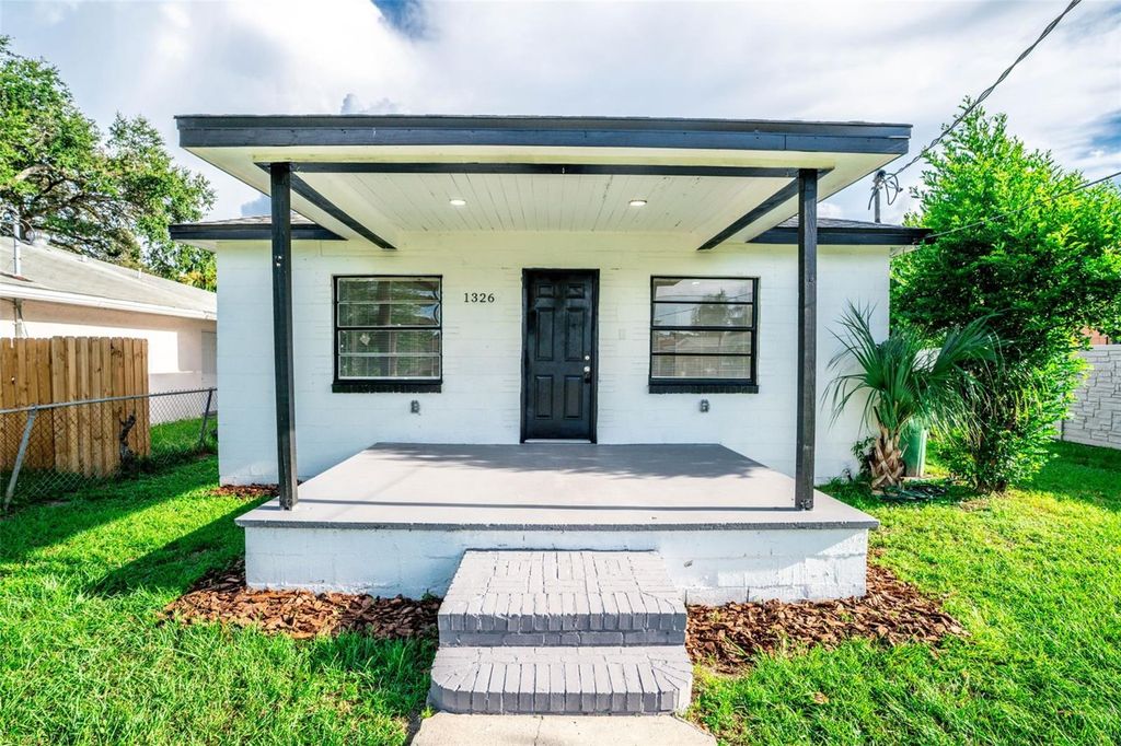 Photo of 1326 W Nassau Street, Tampa, FL 33607 (MLS # TB8418731)