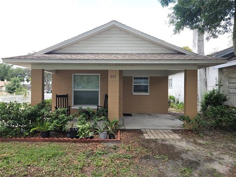 A home in WINTER HAVEN