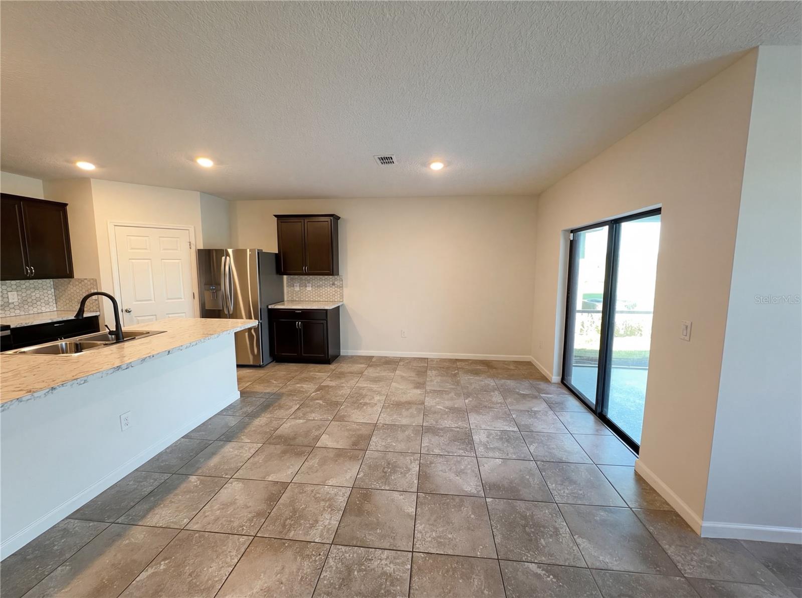 LAKES/INDIAN RIVER PRESERVE - Residential