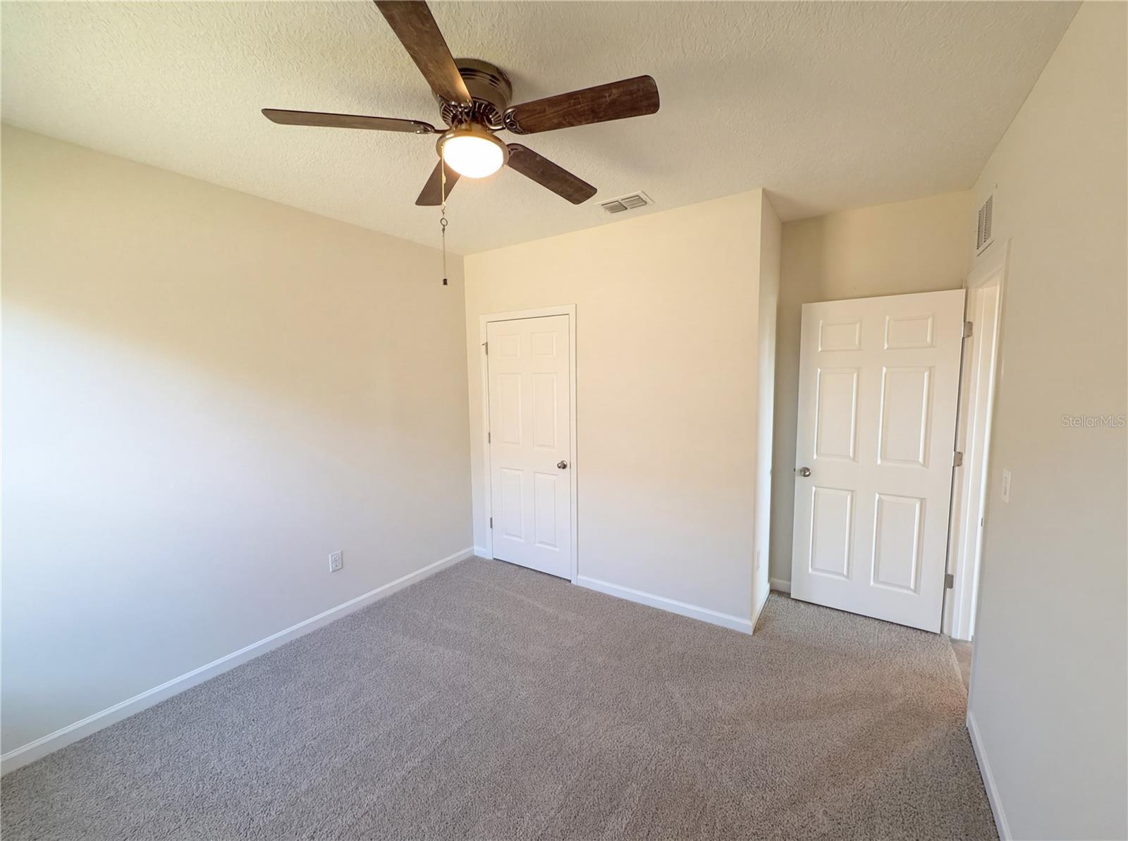 LAKES/INDIAN RIVER PRESERVE - Residential