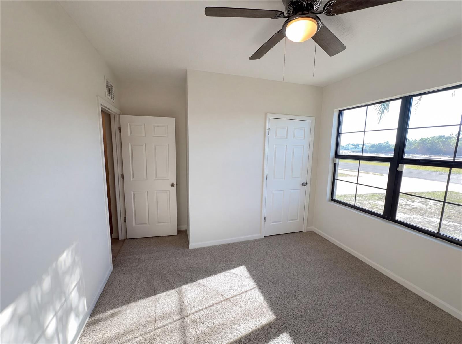 LAKES/INDIAN RIVER PRESERVE - Residential