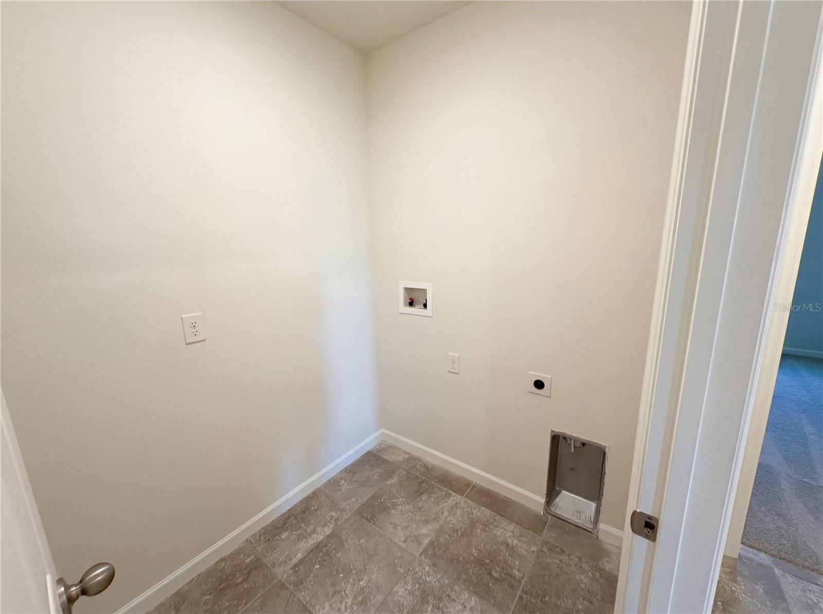 LAKES/INDIAN RIVER PRESERVE - Residential